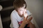 هشدار کارشناسان فرانسوی درباره ممنوعیت اینترنت برای زیر ۱۳ ساله‌ها